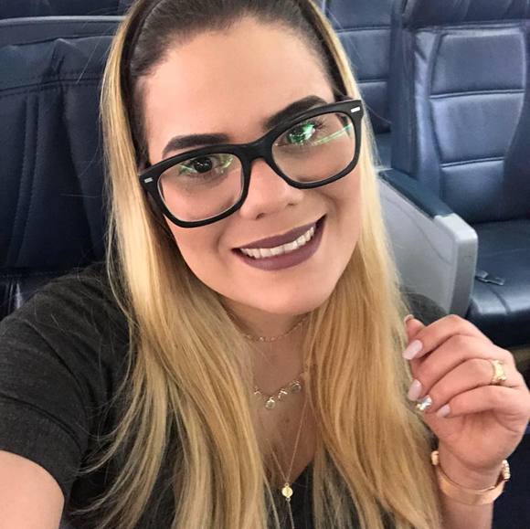 Profile Picture of Andrea Molina (@andreamolina869) on Poshmark
