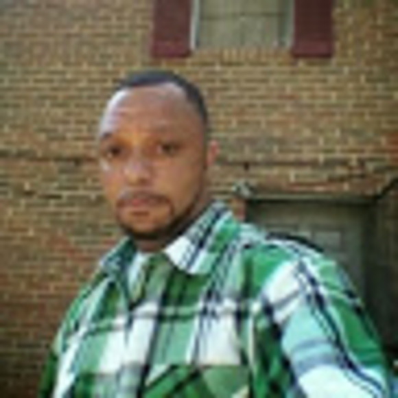 Profile Picture of Raymond Showers (@rashowers31) on Poshmark