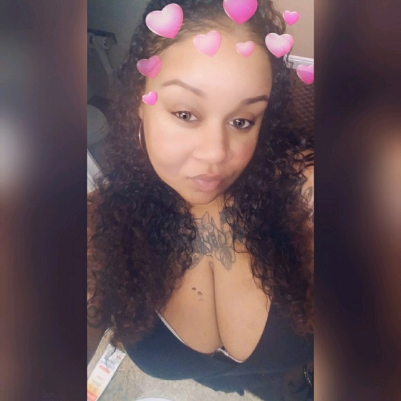 Profile Picture of Alicia Harris (@alicia_nichelle) on Poshmark