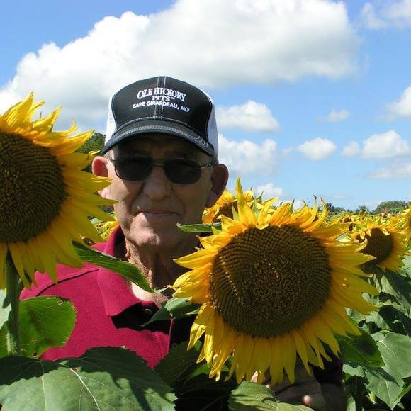 Profile Picture of Lowell Thomas (@bigpaw51239) on Poshmark