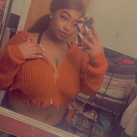 Profile Picture of Tehya Lanay (@tehyalanay22) on Poshmark