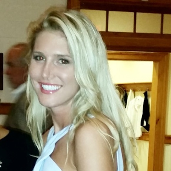 Profile Picture of Shelby Koons (@shelbylr10) on Poshmark