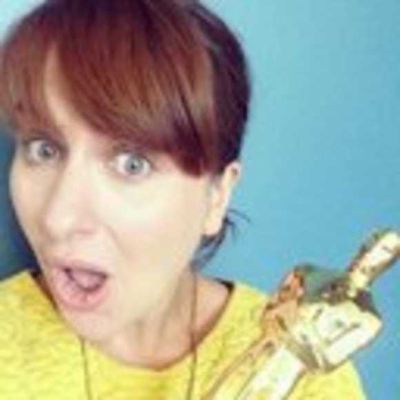 Profile Picture of Julia Murray (@juliamurray68) on Poshmark