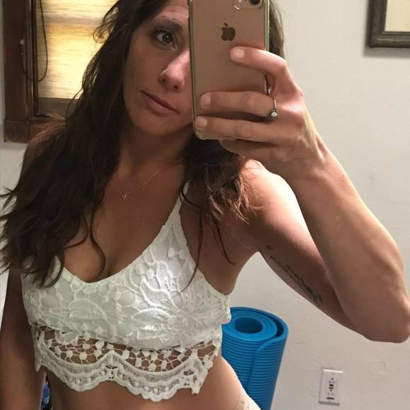 Profile Picture of Elizabeth Lombardo (@elombardo83) on Poshmark