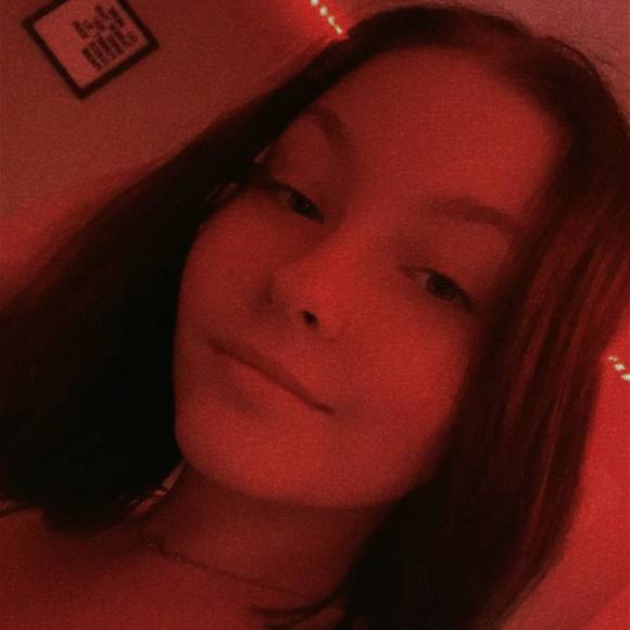 Profile Picture of Presley Turland (@presley0099) on Poshmark