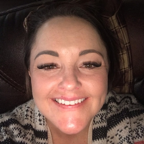 Profile Picture of Tiffaney Malson (@tiffaneymalson) on Poshmark