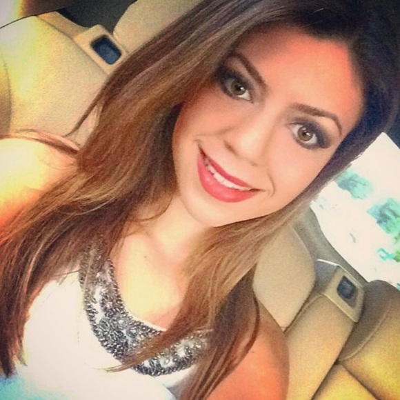 Profile Picture of Julia Melo (@jojo774) on Poshmark