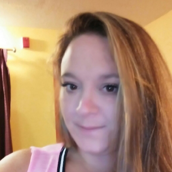 Profile Picture of Jennifer Covault (@jcovault1981) on Poshmark