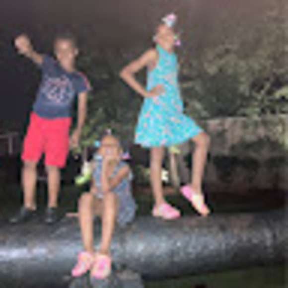 Allesha Johnson - Poshmark Profile Picture of Allesha Johnson (@alleshajohnson) on Poshmark