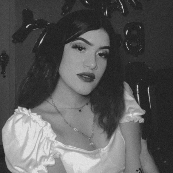 Profile Picture of Emmily Ramirez (@emmilyjimley) on Poshmark