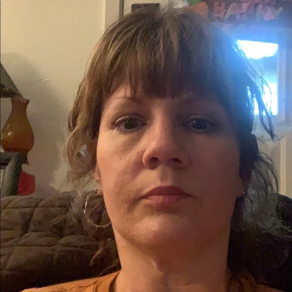 Profile Picture of Leigh Enderlin (@emaleigh2012) on Poshmark