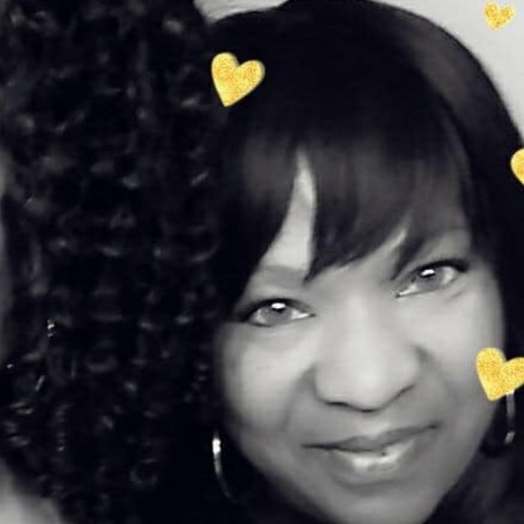 Profile Picture of Angela Tidwell (@dooinme1st) on Poshmark