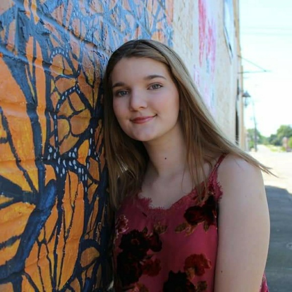 Profile Picture of Allison Patsey (@allisonjane837) on Poshmark