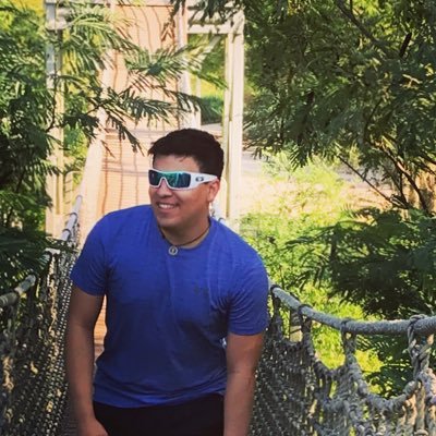 Profile Picture of Daniel Aguilar (@1whiteiphone) on Twitter