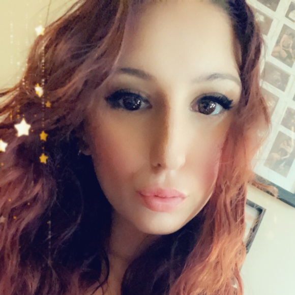 🎀🌺alyssa’s closet🌺🎀 Welcome - Poshmark Profile Picture of 🎀🌺alyssa’s closet🌺🎀 Welcome (@alyssalou94) on Poshmark