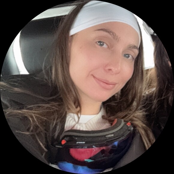 Profile Picture of Aleis Malouff (@aleismalouff) on Poshmark