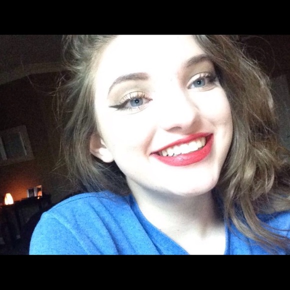Profile Picture of Cassadi Marone (@cassadimarone) on Poshmark