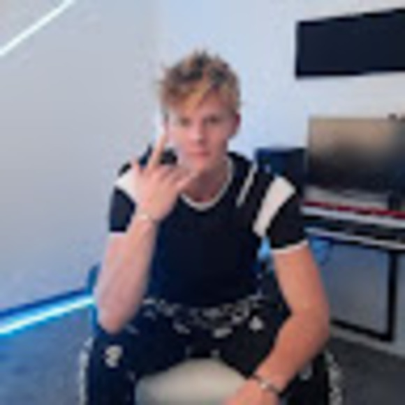 Aaron Blackham - Poshmark Profile Picture of Aaron Blackham (@aaronblackham) on Poshmark