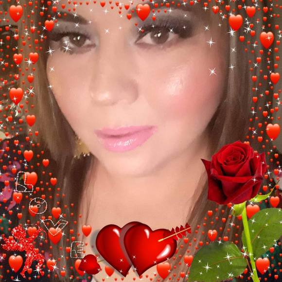 Profile Picture of Lucia Olivarria (@luciaolivarria) on Poshmark