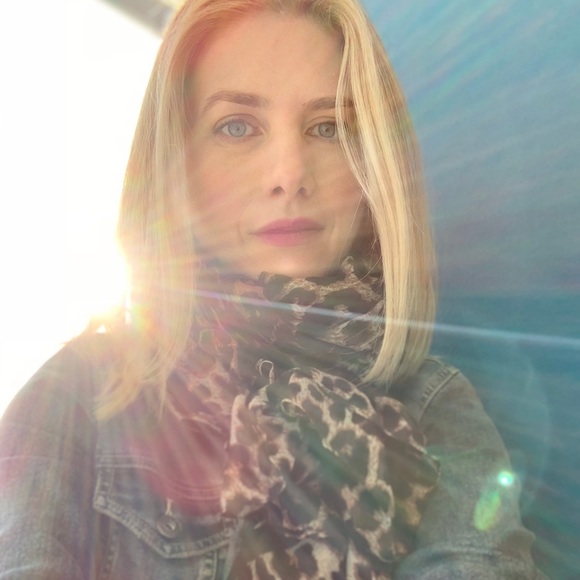 Profile Picture of Meredith Bee (@fullraj) on Poshmark