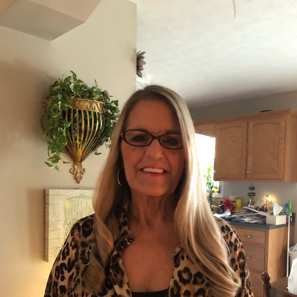 Profile Picture of Pamela Ivy (@pam4343) on Poshmark