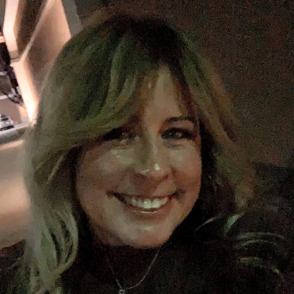 Profile Picture of Bridget Manheimer (@br7dget) on Poshmark