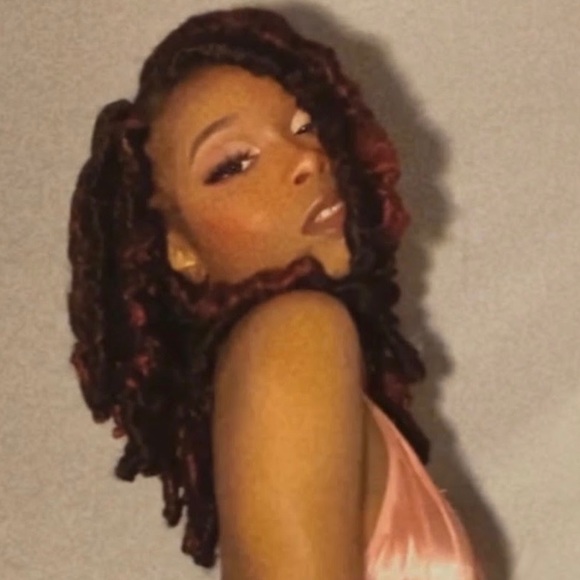 Profile Picture of Tamara Freeman (@tamxc_) on Poshmark