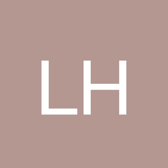 Profile Picture of Lyndsey Heinz (@lyndsey_heinz) on Poshmark
