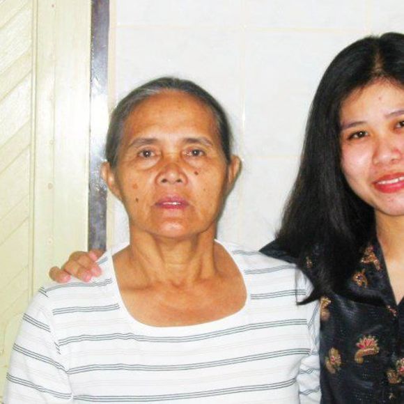 Profile Picture of Ester Tatoy (@marymaymac) on Poshmark