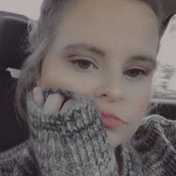 Profile Picture of Taylor Canupp (@taylorcanupp) on Poshmark