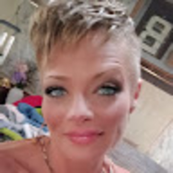 Profile Picture of Belinda r Goodpaster kelly (@keicketb) on Poshmark