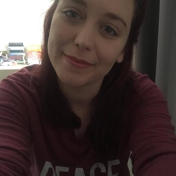 Profile Picture of Steph Schlerf (@grneyesla) on Poshmark