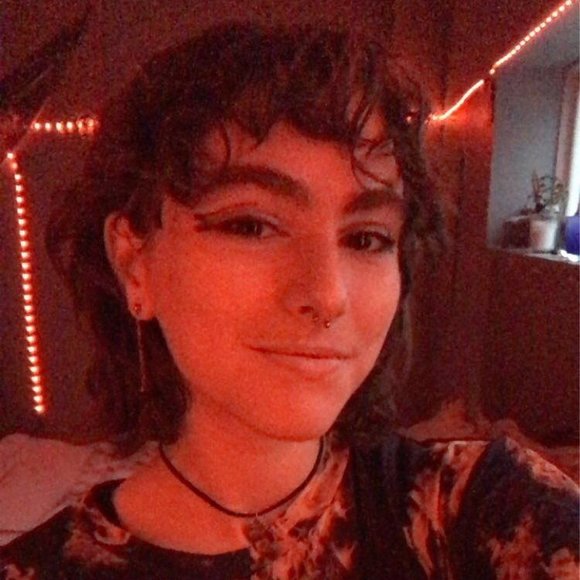 Profile Picture of Aubra Heller (@aubraheller) on Poshmark