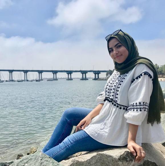 Profile Picture of Aia Attia (@aia_attia) on Poshmark