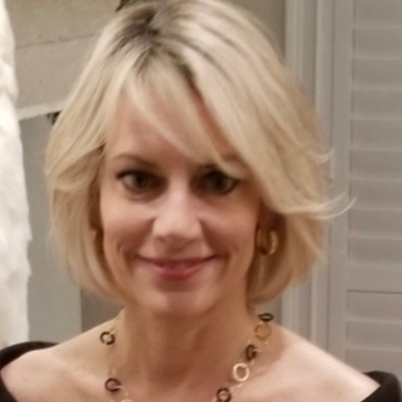 Profile Picture of Eva Alexander (@ealexander103) on Poshmark