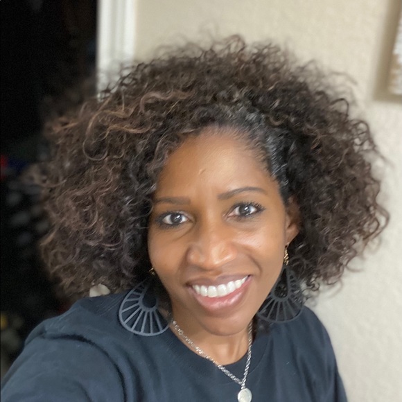 Profile Picture of Kimberly Stamps (@kimberlystam459) on Poshmark