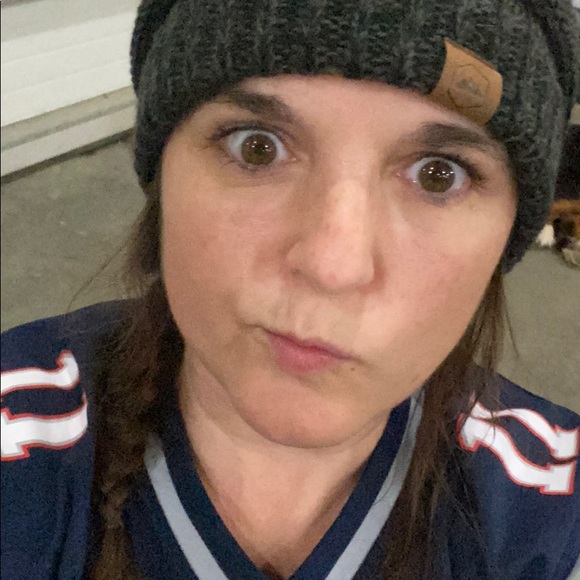 Profile Picture of Shelly Langerak (@shellylangerak) on Poshmark