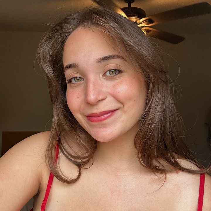 Profile Picture of Debora Teixeira Lopes (@deboratlopes) on Tiktok