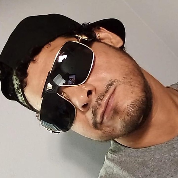 Profile Picture of Daniel Alonso (@danielalonso277) on Poshmark