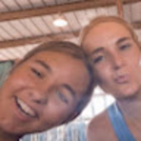 Profile Picture of Tatum Schroeder (@tatumschroed365) on Poshmark