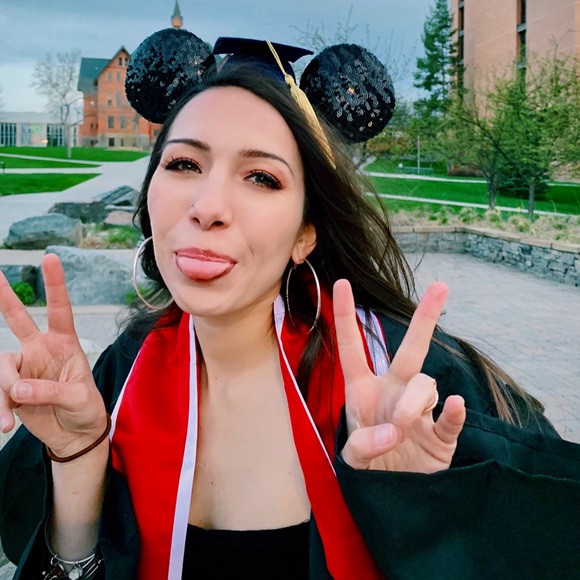 Profile Picture of Amber Halstad (@amberhalstad) on Poshmark