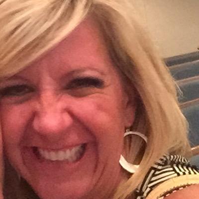 Profile Picture of Bobbie Jo Caldwell (@Pursenality) on Twitter