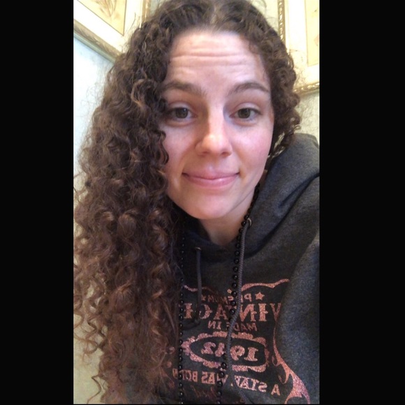 Profile Picture of Melody Tillyer (@melodyssong642) on Poshmark