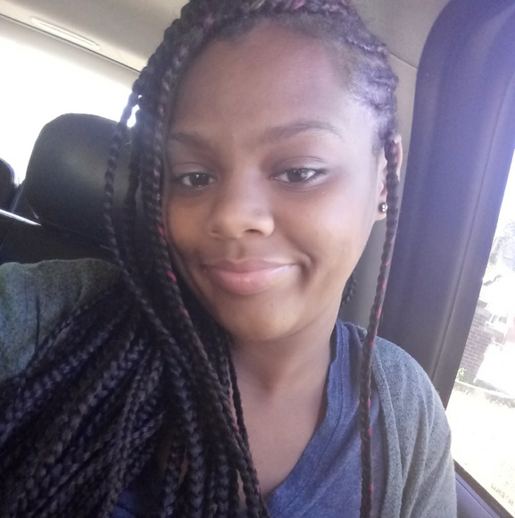 Tyesha Buress - Poshmark Profile Picture of Tyesha Buress (@tyeshaburess) on Poshmark
