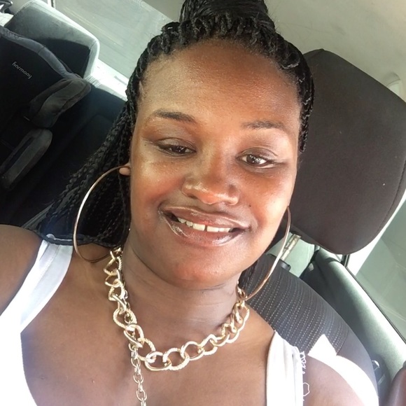 Profile Picture of Starlena Lewis (@starlenalewis) on Poshmark