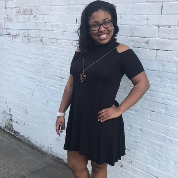 Profile Picture of Alexus Watson (@alexusw10) on Poshmark