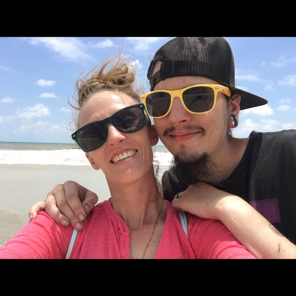 Profile Picture of Caitlan Pousland (@caiteleigh91) on Poshmark