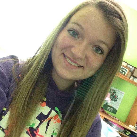 Profile Picture of Kacie Roberts (@kacieee16) on Poshmark