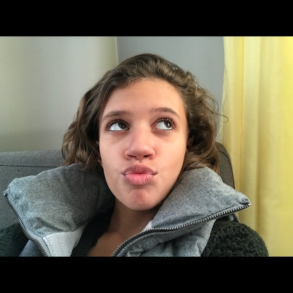 Profile Picture of Lily Genao (@lilygenao) on Poshmark