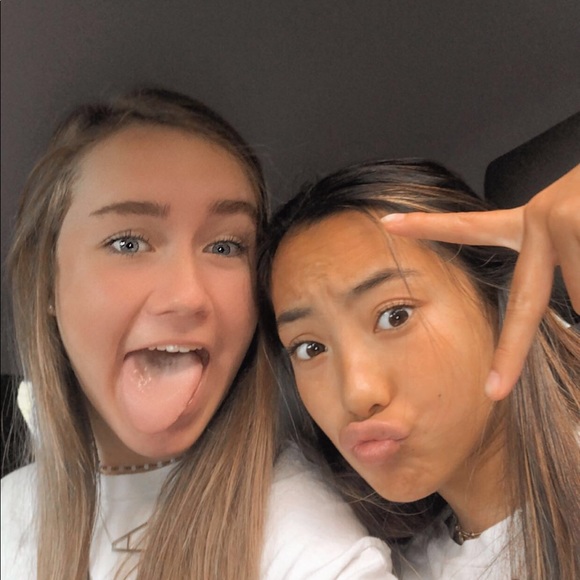 Profile Picture of Ann Windell (@annwindell_) on Poshmark